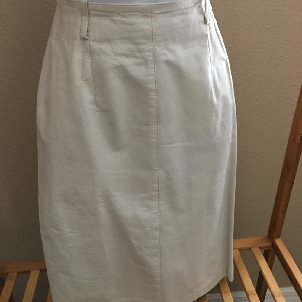 Chic White Pencil Skirt